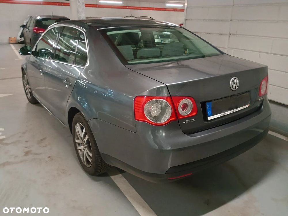 Volkswagen Jetta 2.0 FSI Comfortline - 7