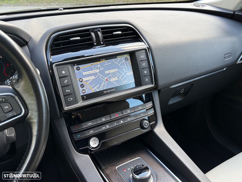 Jaguar F-Pace 2.0 i4D Prestige AWD Aut. - 16