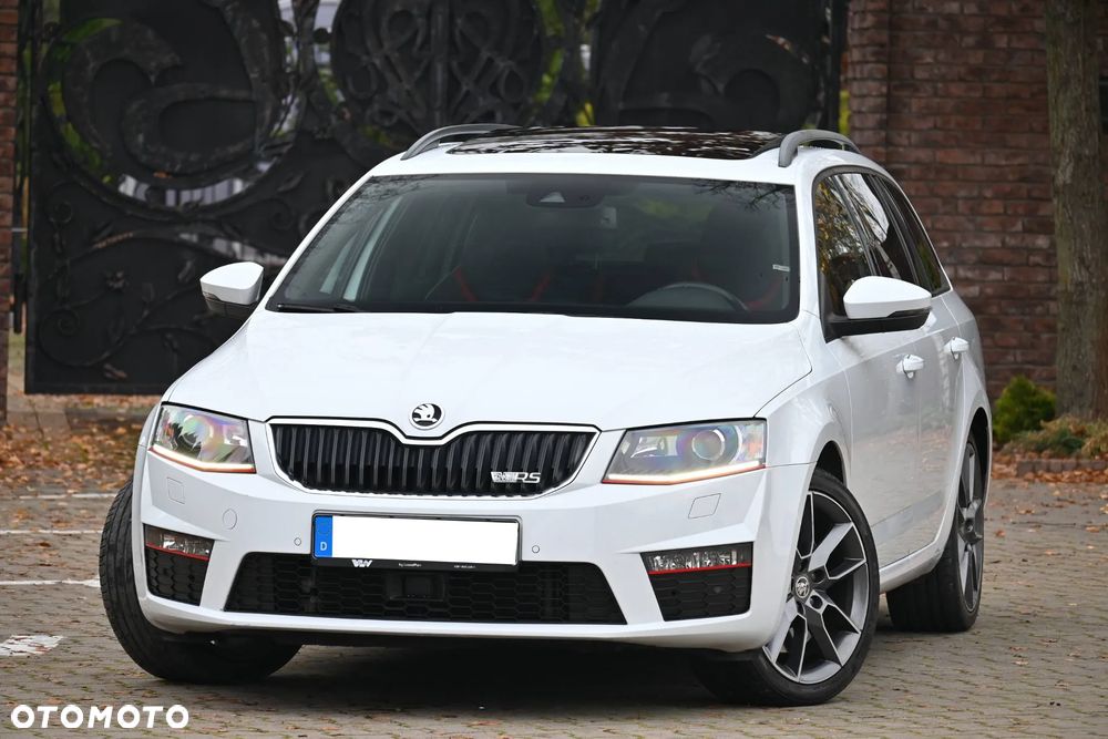 Skoda Octavia Combi 2.0 TDI DSG RS - 2