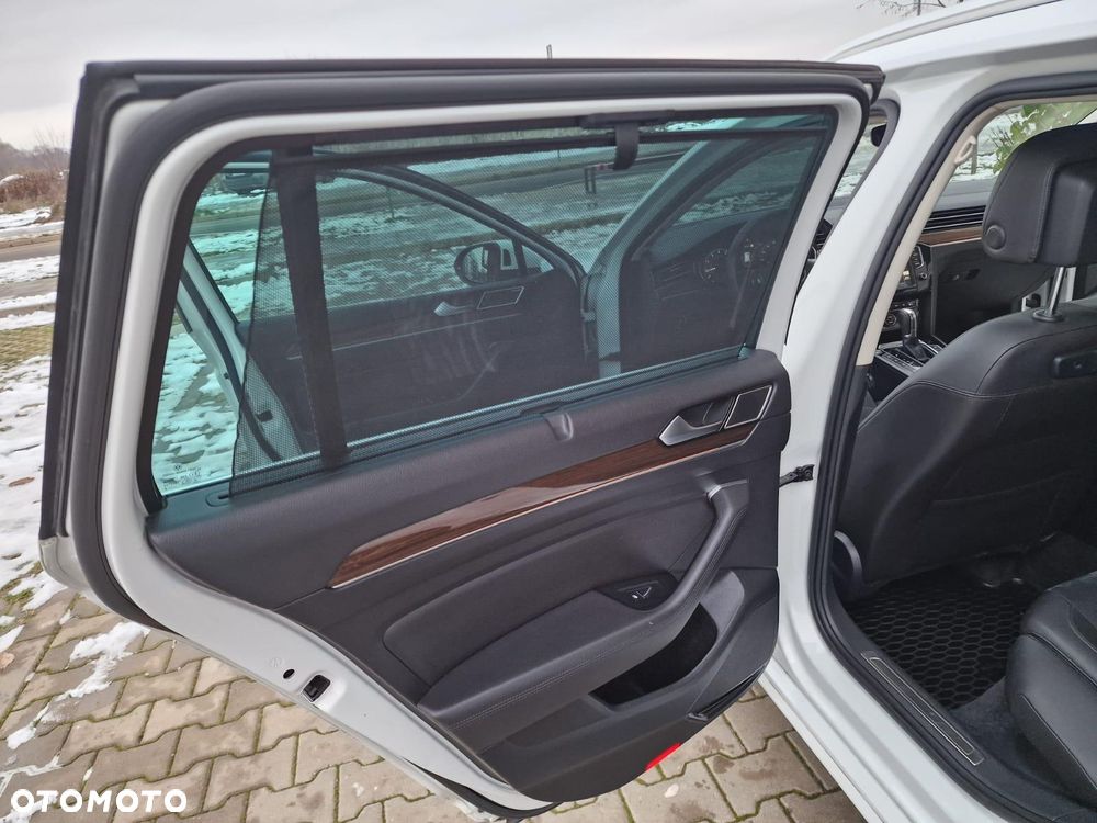 Volkswagen Passat - 30