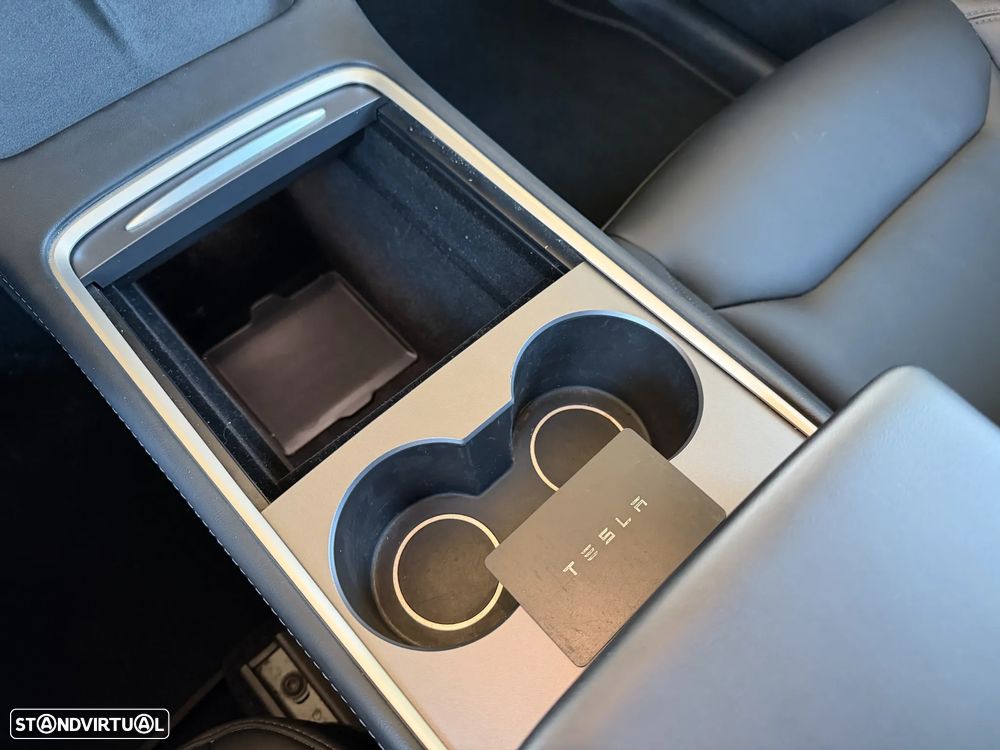 Tesla Model Y Long Range Dual Motor AWD - 24
