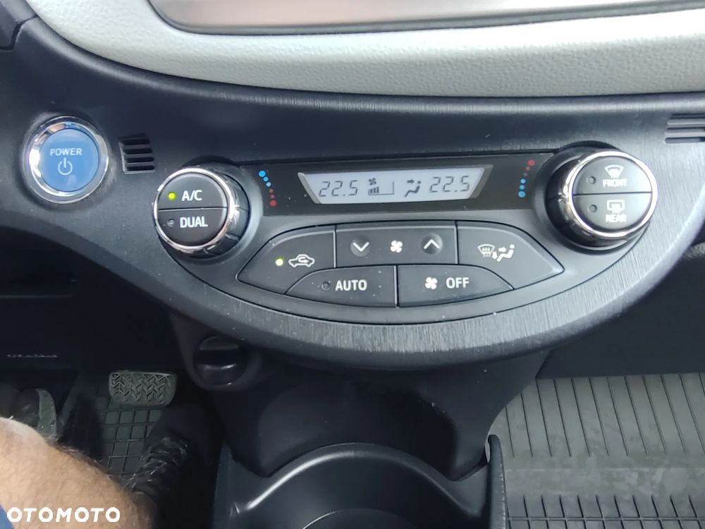Toyota Yaris Hybrid 100 Life - 17