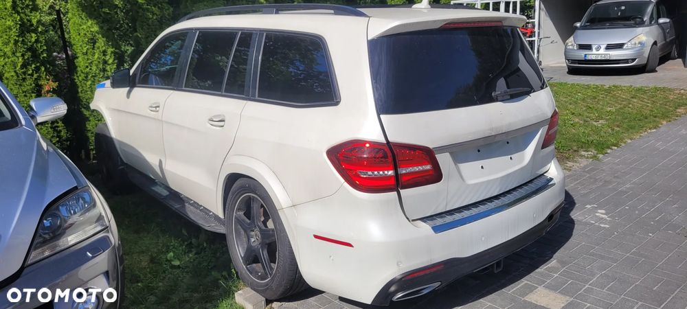 Mercedes-Benz GLS - 12