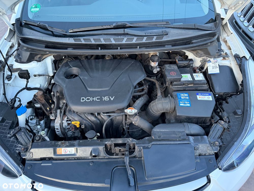 Hyundai Elantra 1.6 Comfort - 31