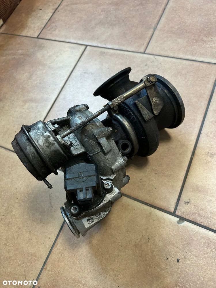 BMW F01 F07 F10 F12 E70 E71 5.0i N63B44A - TURBOSPRĘŻARKA TURBO TURBINA 7576985