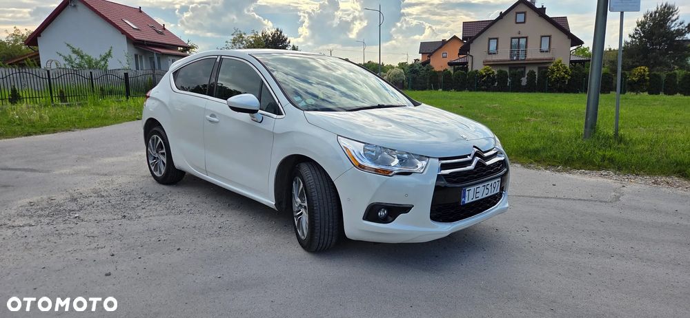 Citroën DS4 e-HDi 110 SoChic - 8