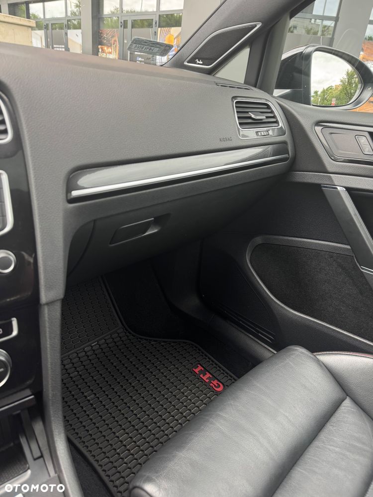 Volkswagen Golf - 25