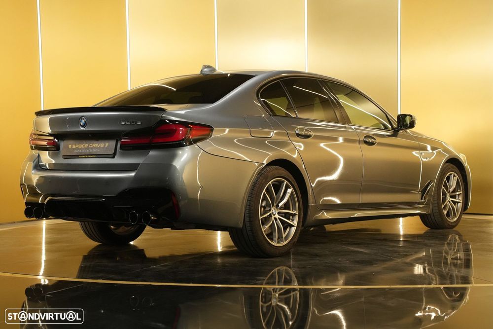 BMW 520 e Pack M - 13