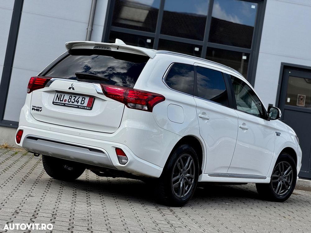 Mitsubishi Outlander 2.4 4WD Plug-In Hybrid Plus - 8