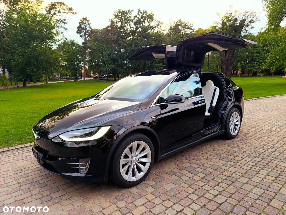 Tesla Model X - 5