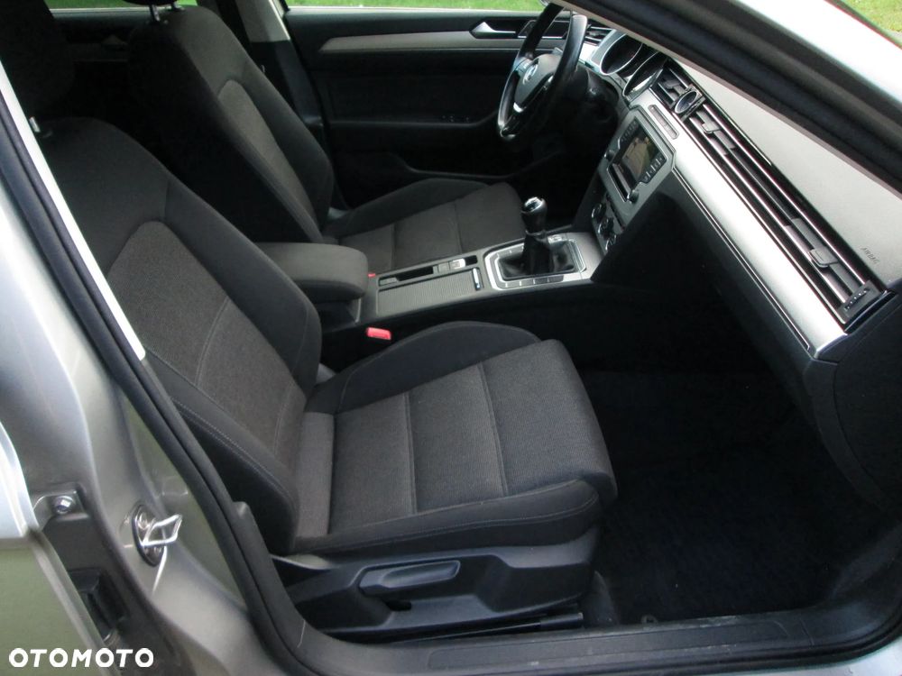 Volkswagen Passat Variant 2.0 TDI (BlueMotion Technology) Highline - 19