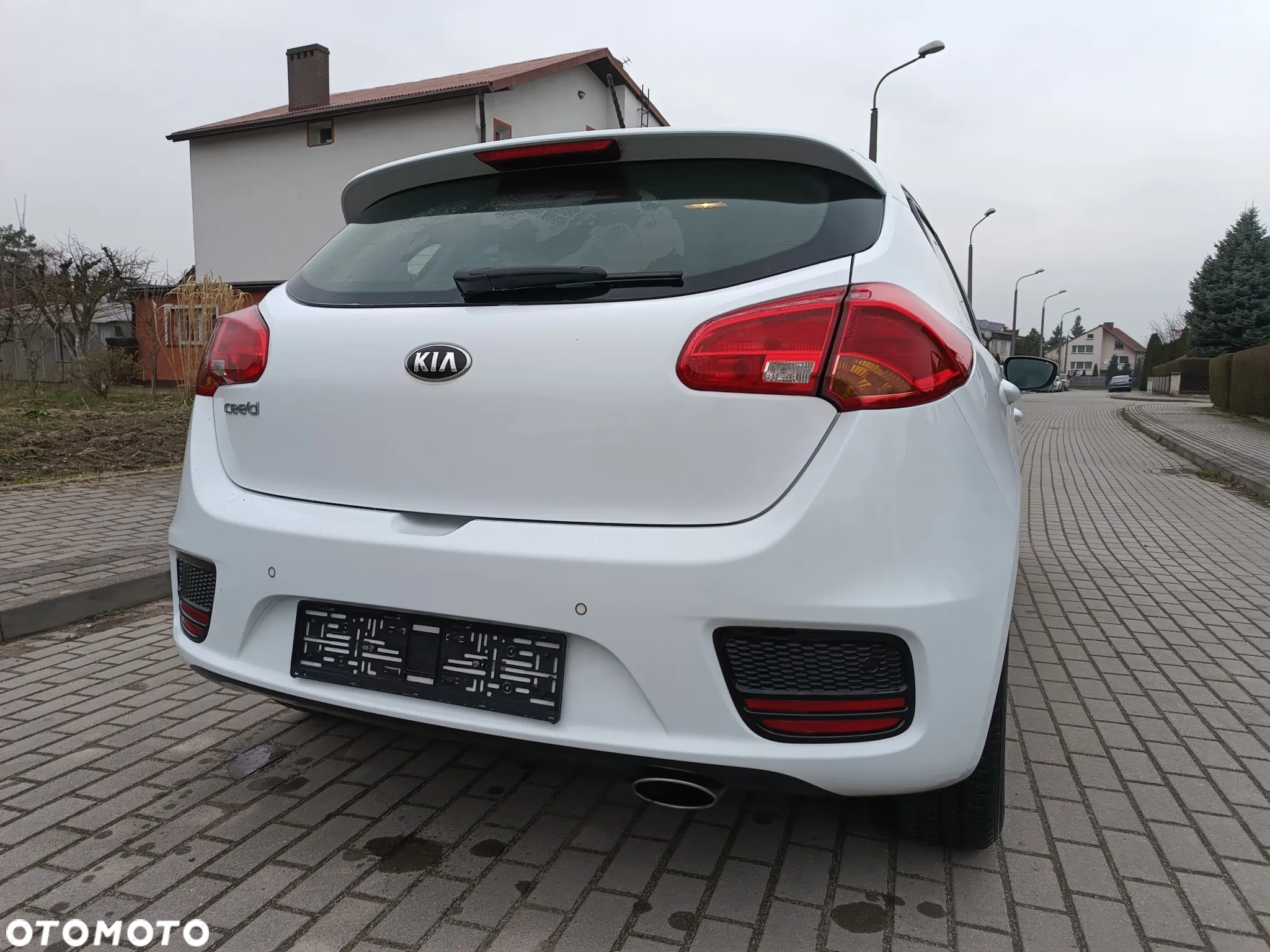 Kia Ceed - 10