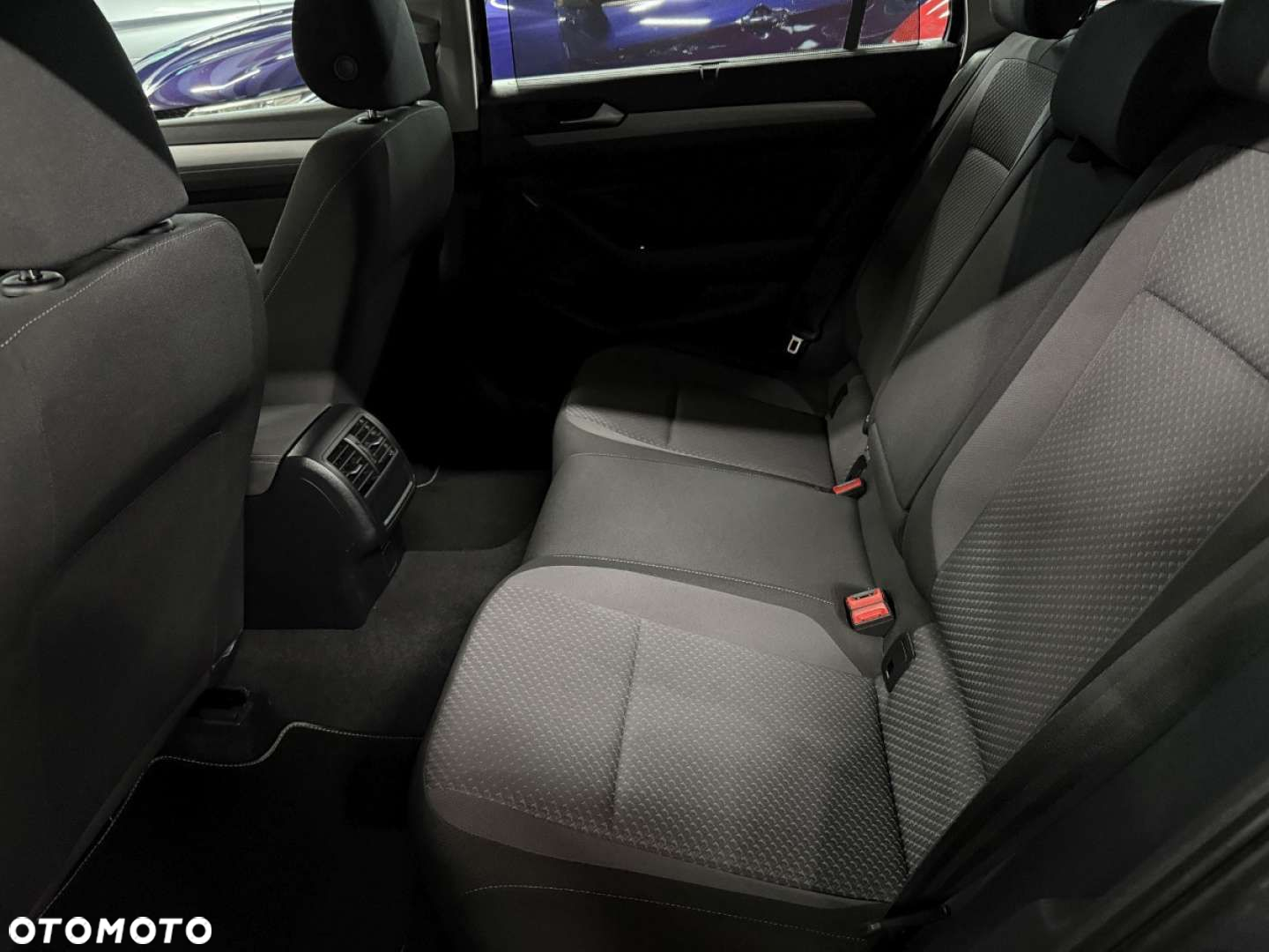 Volkswagen Passat - 31