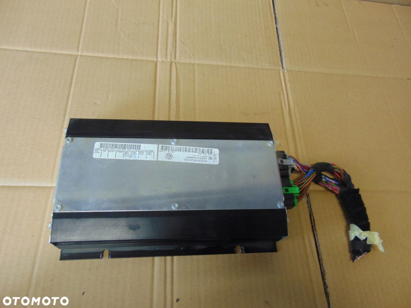 WZMACNIACZ RADIA AUDIO PASSAT B6 - 1