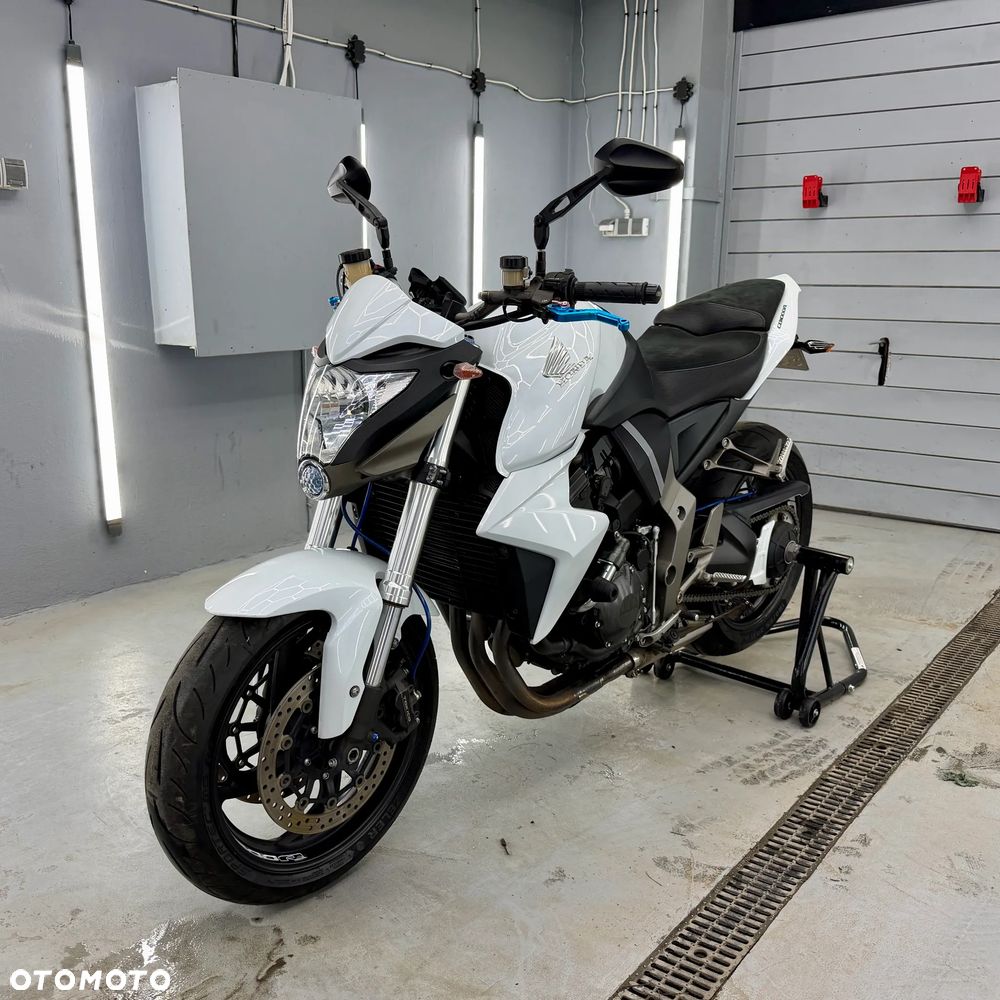 Honda CB - 1