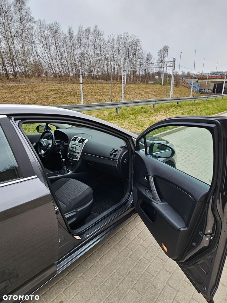 Toyota Avensis 1.8 Active - 14
