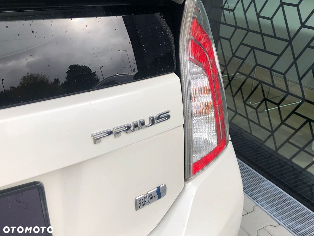 Toyota Prius 1.8 HSD Sol - 34