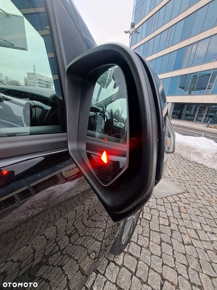 Mercedes-Benz Klasa V 220 d Avantgarde 9G-Tronic (d³ugi) - 32