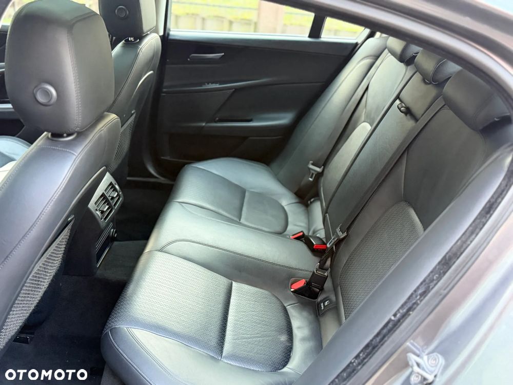 Jaguar XE 2.0 D Portfolio - 22