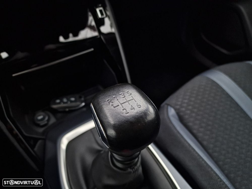 Peugeot 2008 1.2 PureTech Allure Pack - 28