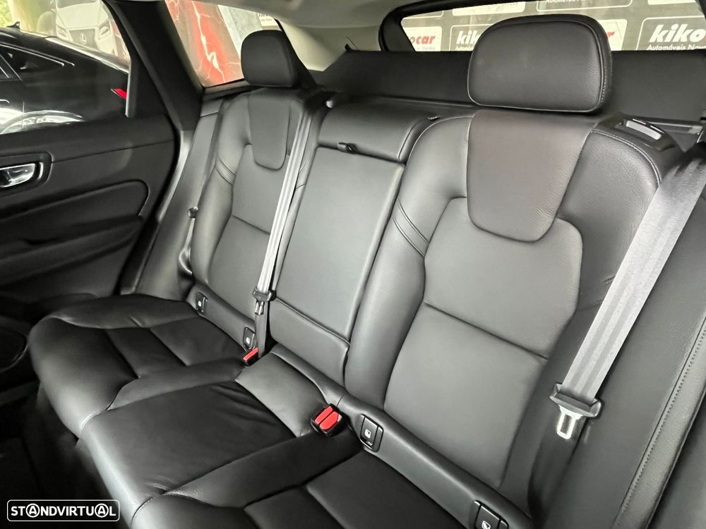 Volvo XC 60 2.0 B4 R-Design Geartronic - 44