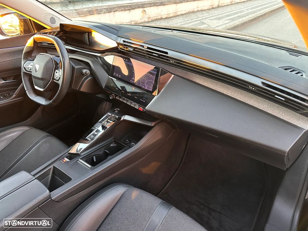 Peugeot 308 1.6 Hybrid Allure Pack e-EAT8 - 30