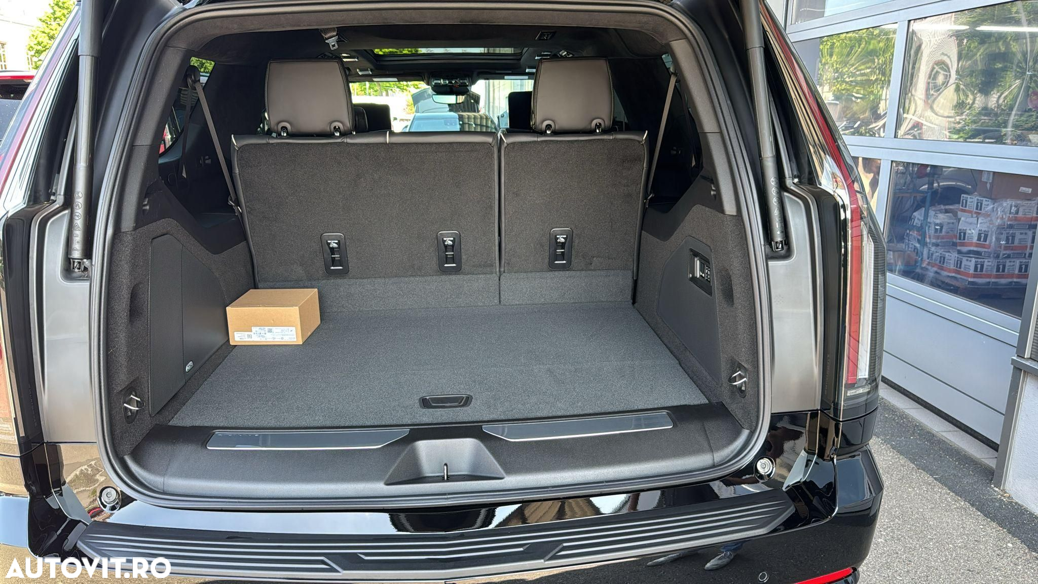 Cadillac Escalade - 9