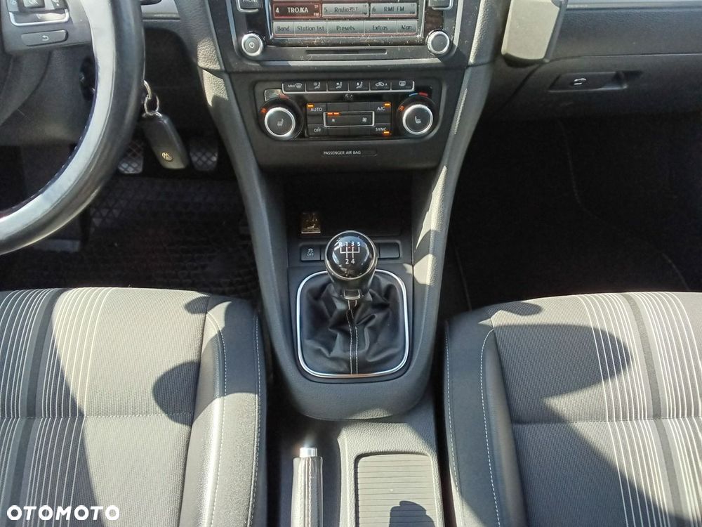 Volkswagen Golf - 22