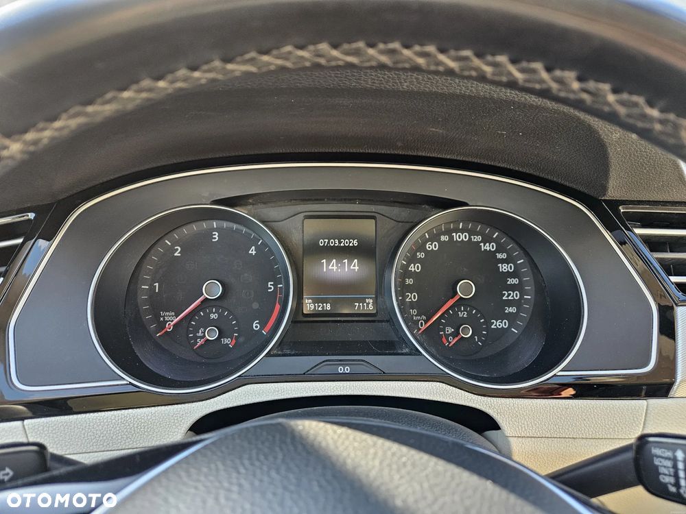 Volkswagen Passat - 2