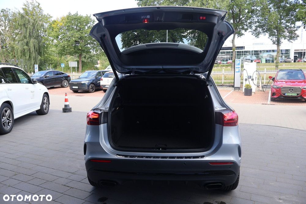Mercedes-Benz GLA - 8