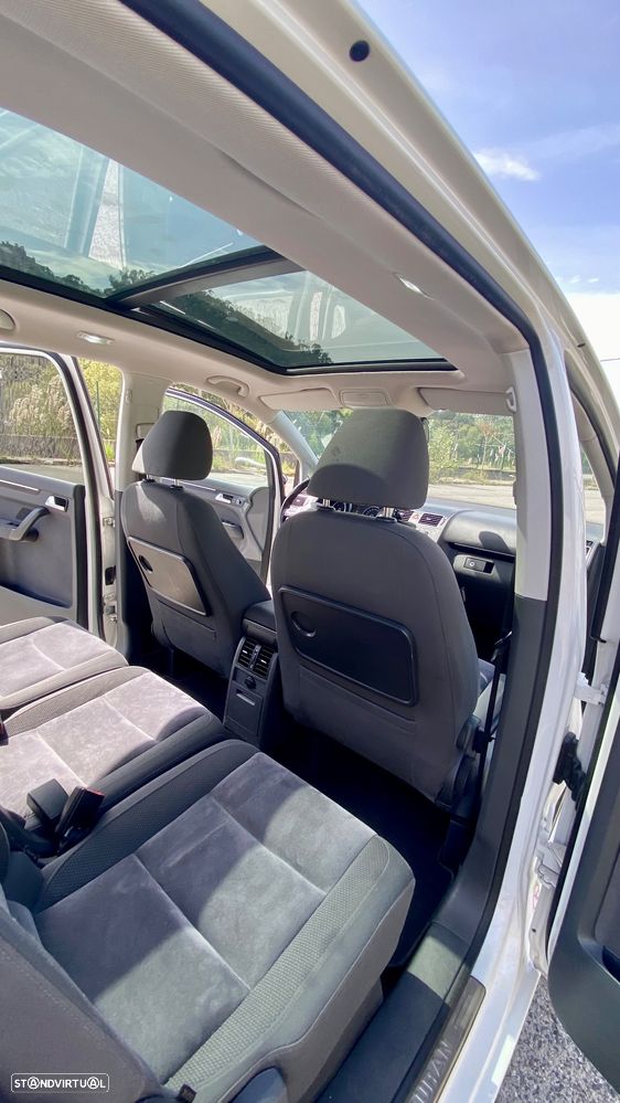 VW Touran 2.0 TDI Blue.Highline 7L - 24