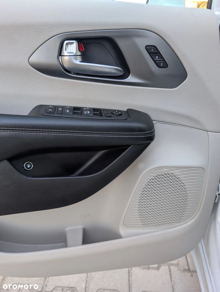 Chrysler Pacifica - 18