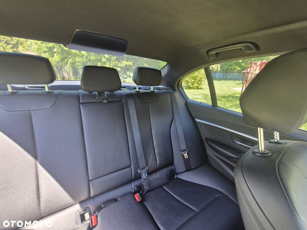 BMW Seria 3 330i Edition Luxury Line Purity - 15