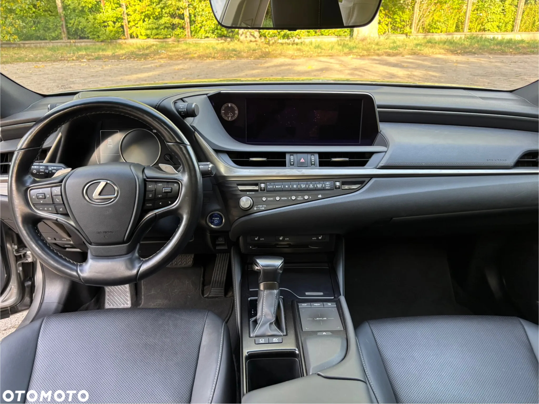 Lexus ES 300h Business Edition + - 11