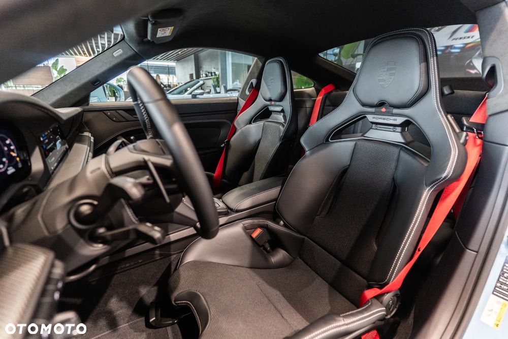 Porsche 911 GT3 Touring PDK - 11