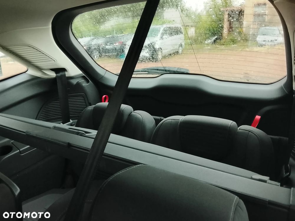 Ford Grand C-MAX - 22