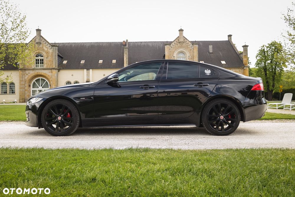Jaguar XE 20d R-Sport - 12