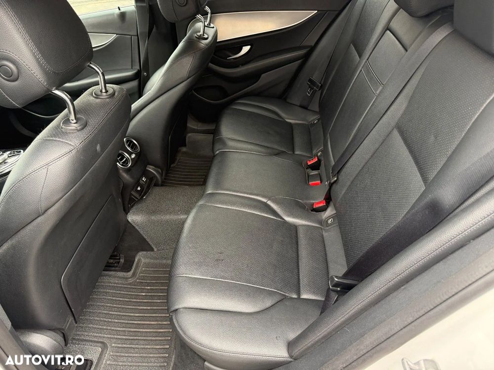 Mercedes-Benz E 220 d 4Matic T 9G-TRONIC Avantgarde - 7