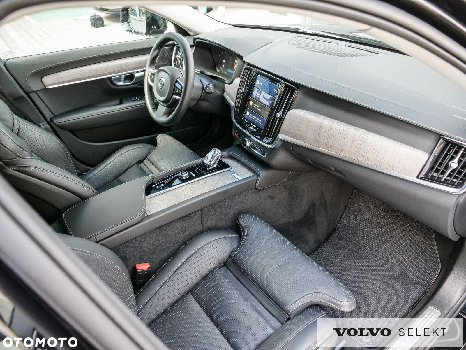 Volvo V90 Cross Country - 34