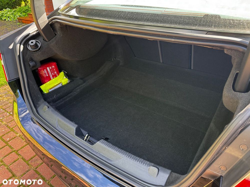 Jaguar XE 2.0 D Prestige - 11