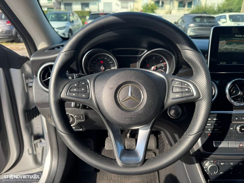 Mercedes-Benz CLA 180 d Shooting Brake - 22