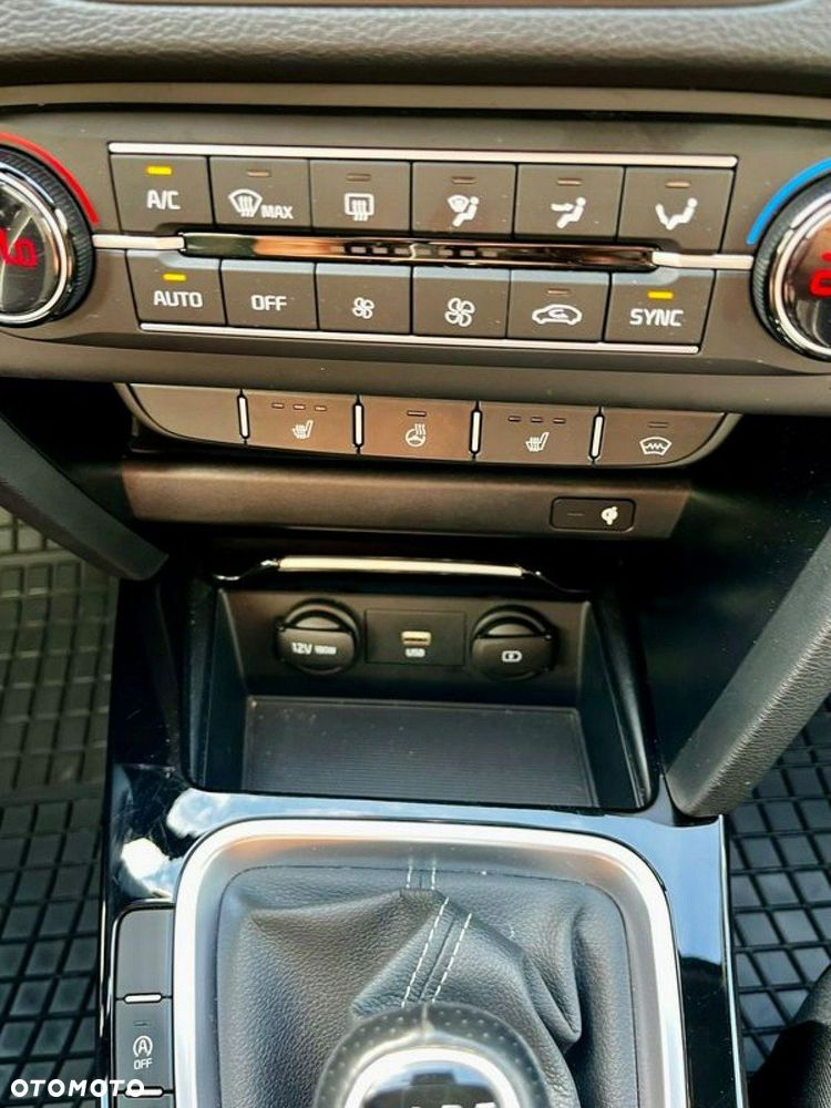 Kia ProCeed - 13