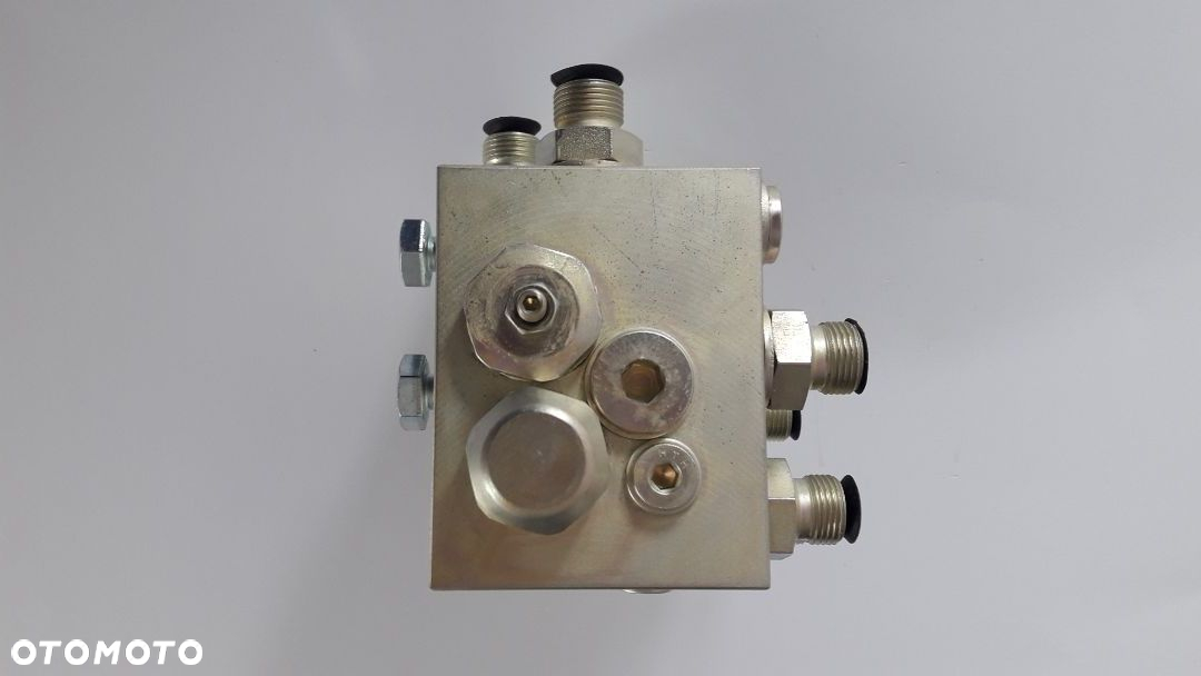 Kostka hydrauliczna pługa Kverneland  KK012742R ,  KN012742 - 4