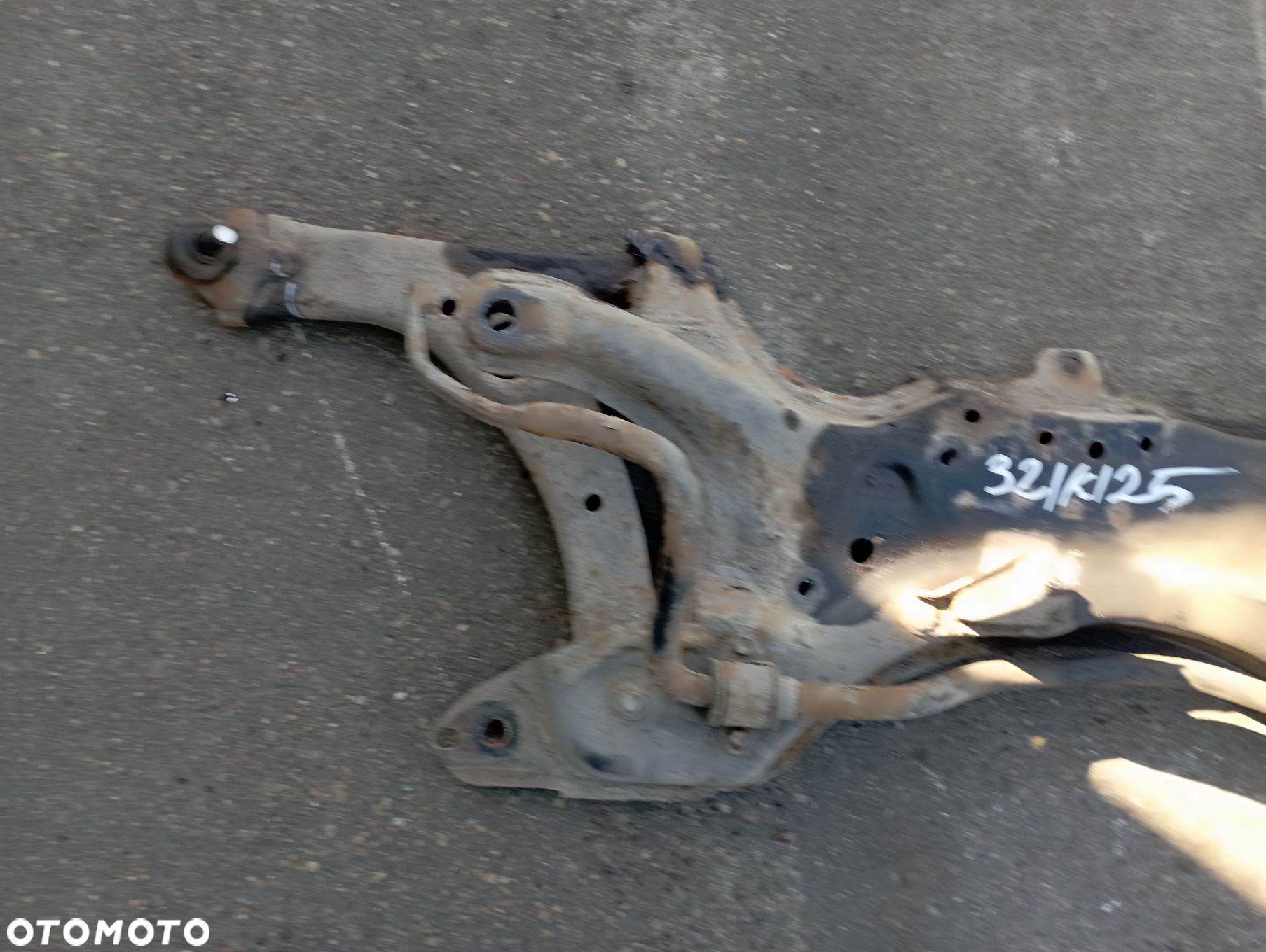 BELKA ZAWIESZENIA SANKI

 TOYOTA
 COROLLA VERSO I - 3