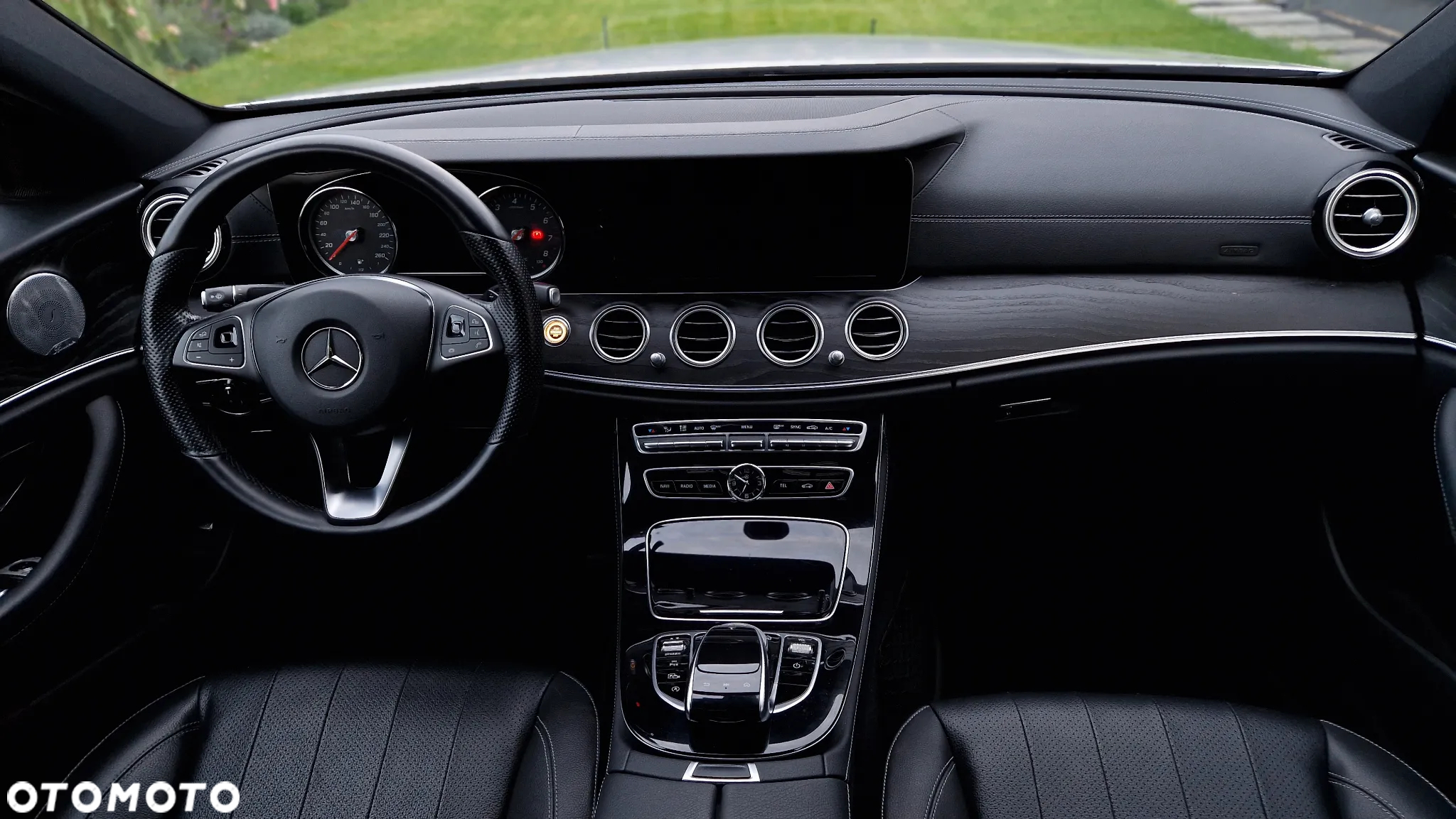 Mercedes-Benz Klasa E 300 9G-TRONIC Avantgarde - 17