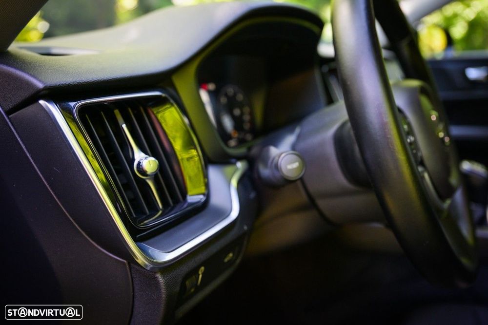 Volvo V60 2.0 D3 Momentum - 35