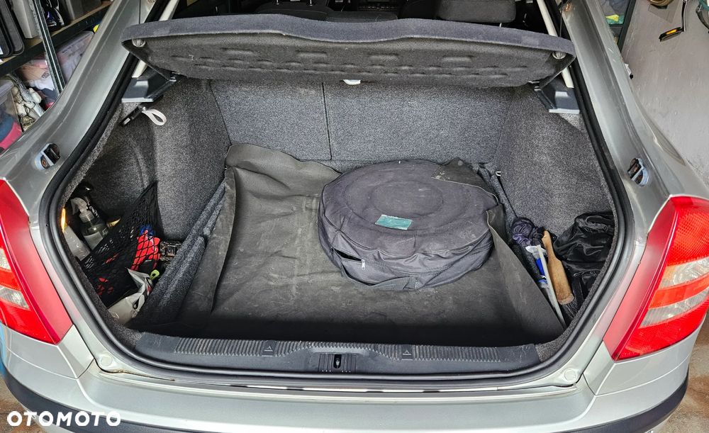 Skoda Octavia 1.6 Ambiente - 15