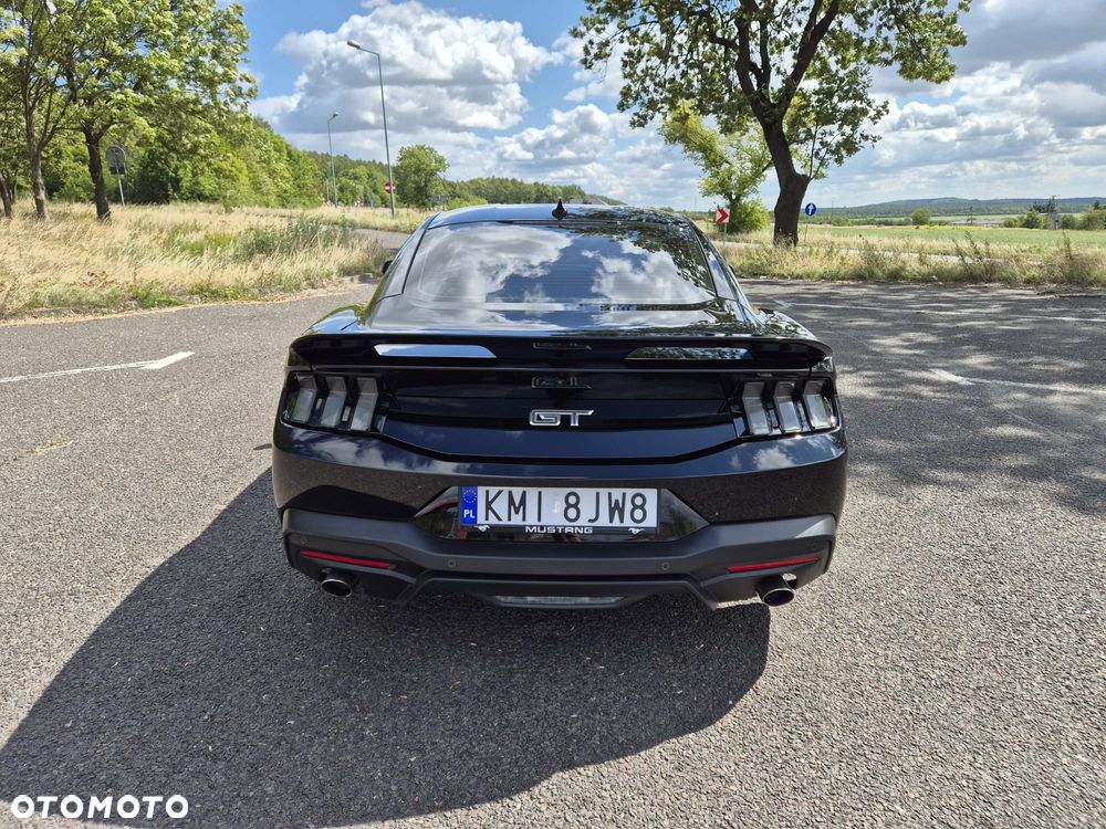 Ford Mustang - 8