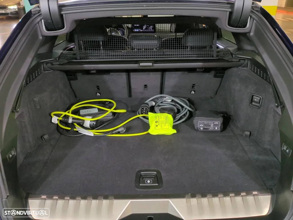 BMW 530 e Pack Desportivo M - 16