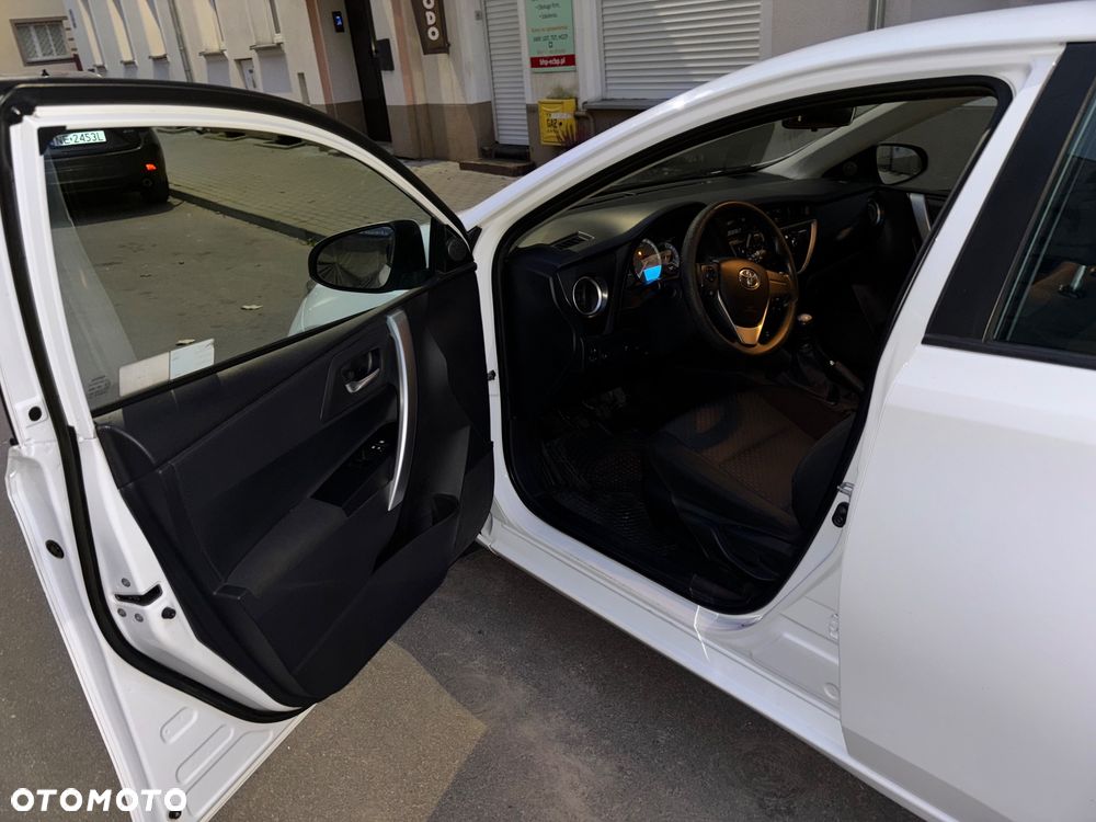 Toyota Auris - 11